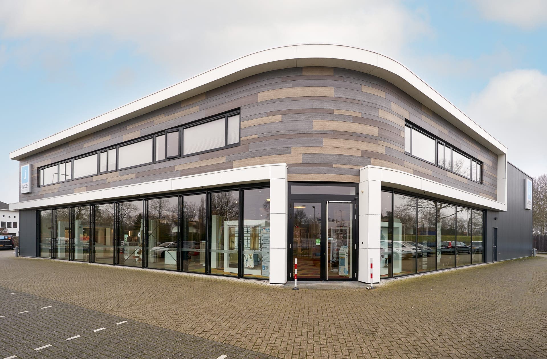 De familie Jacobs in de showroom