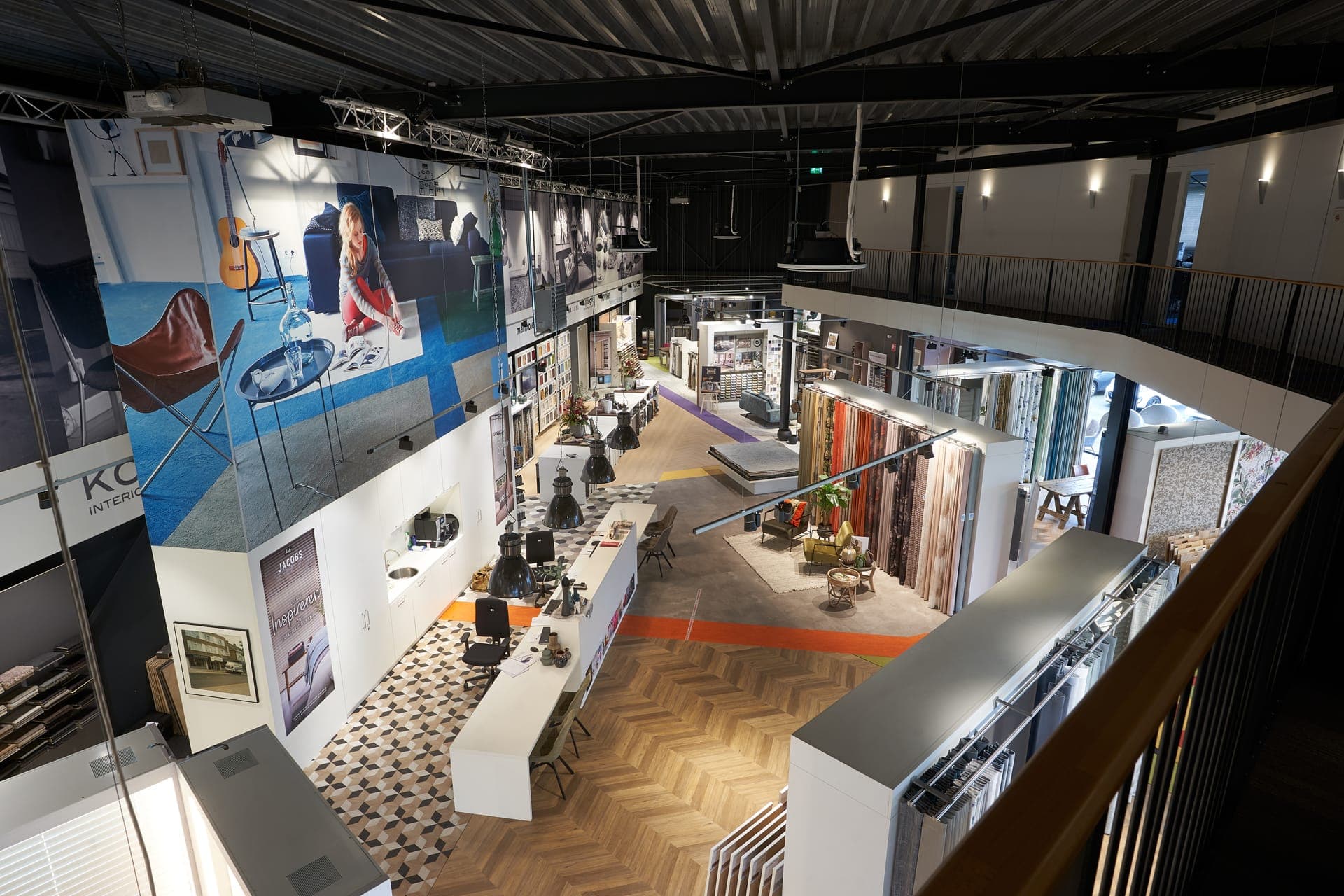 Sfeervol interieur met natuurlijke materialen, Jacobs showroom Malden
