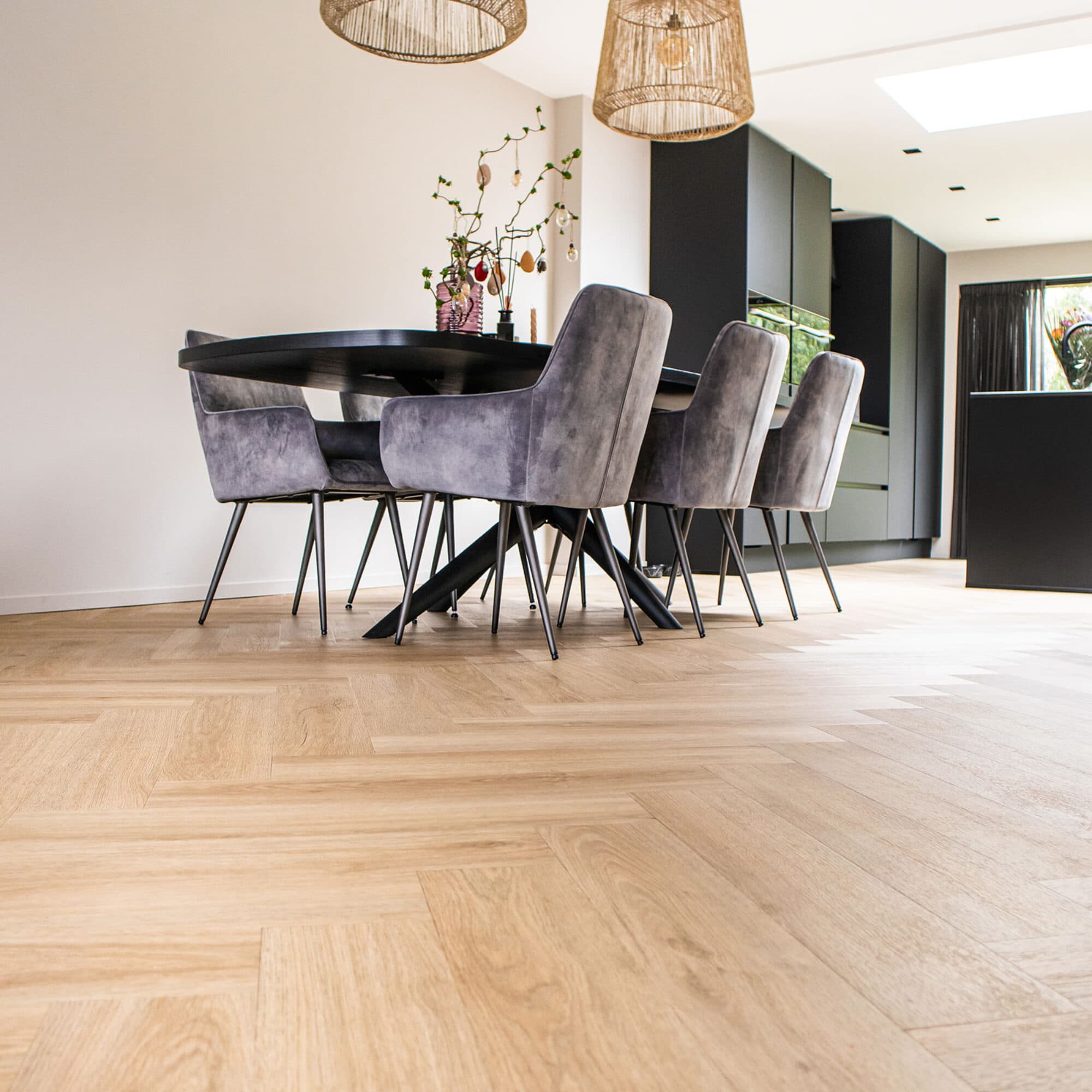 PVC vloer met visgraat legpatroon